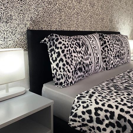 Guest House In Avlabari Tbilisi ภายนอก รูปภาพ